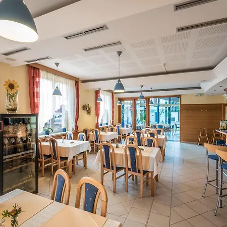 Fontana ホテル Bešeňová